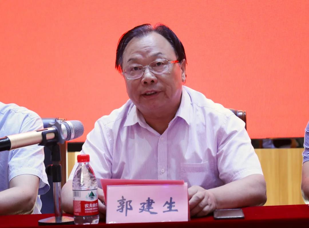 郭建生在讲话中首先代表南阳职业学院对出席今天仪式的各位领导和来宾