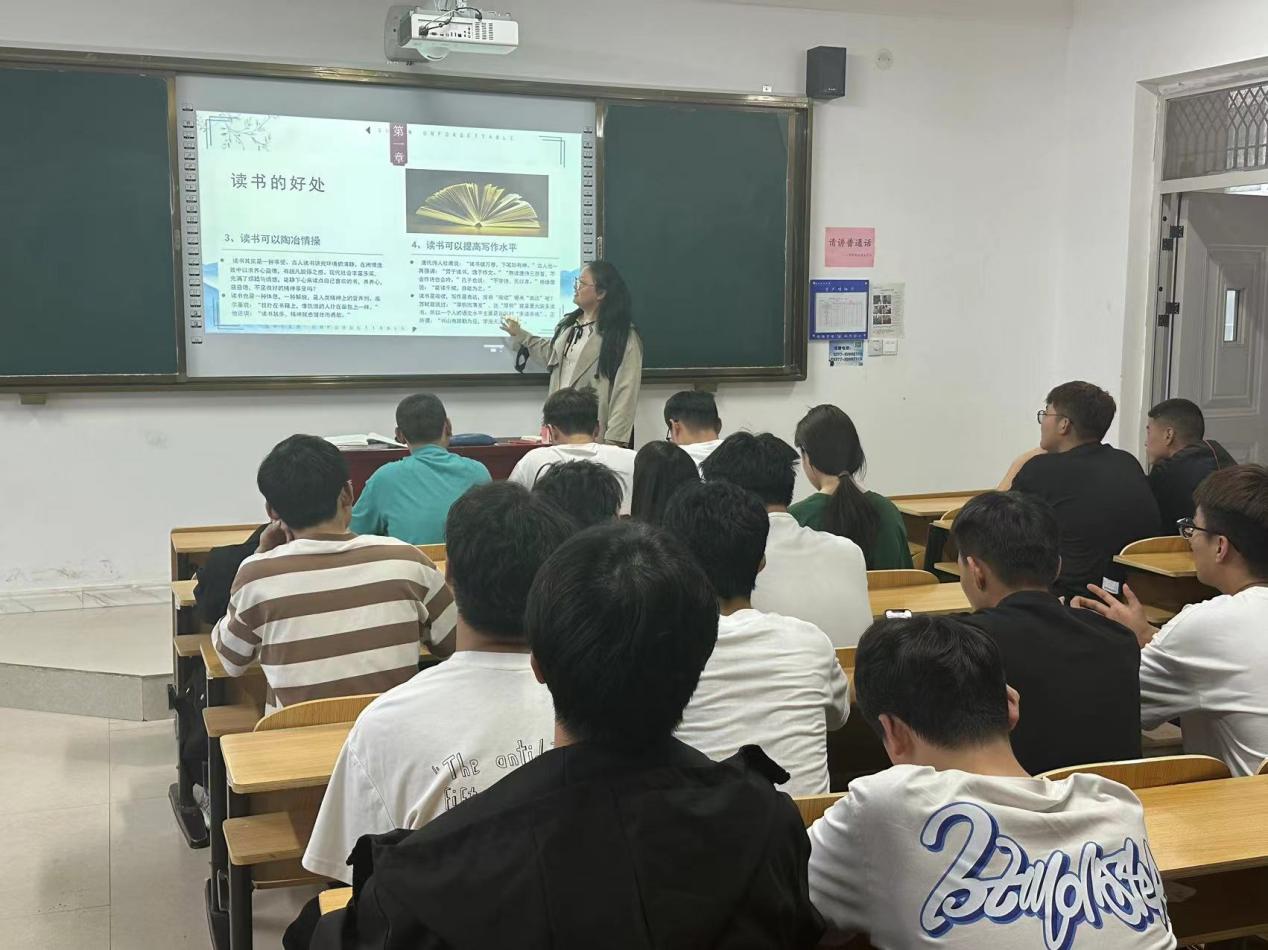 1.南阳职业学院开展“书香校园”主题班会 (2) 1.南阳职业学院开展“书香校园”主题班会 (2)