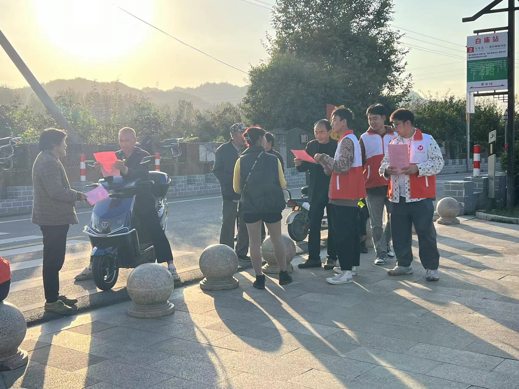 10月20日,南阳职业学院仲景中医药与健康学院开展“重阳节·冬季养生保健知识普及”志愿服务活动 (1) 10月20日,南阳职业学院仲景中医药与健康学院开展“重阳节·冬季养生保健知识普及”志愿服务活动 (1)