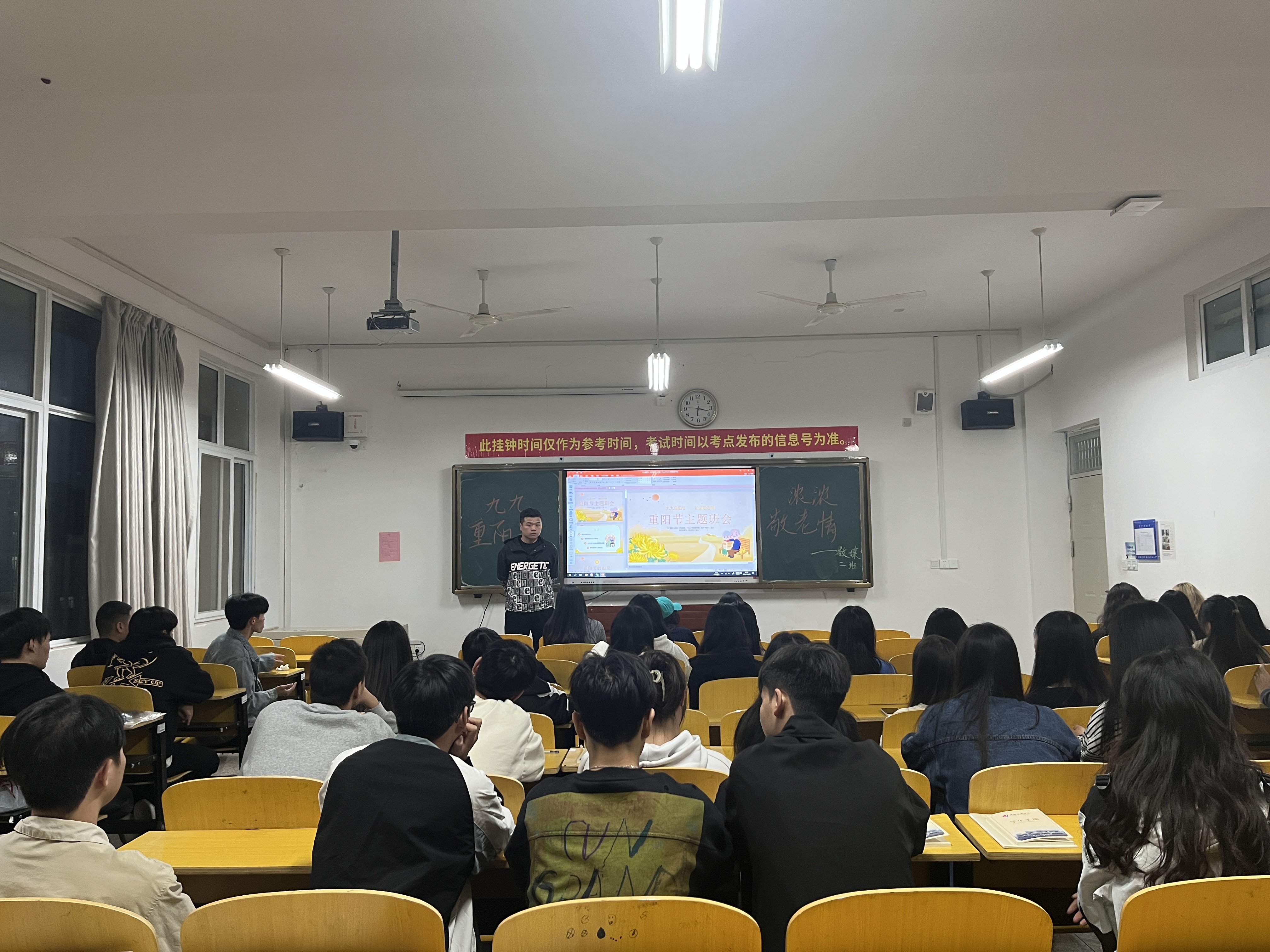 10月22日,南阳职业学院计算机与信息技术学院组织召开“九九重阳节,浓浓敬老情”主题班会 (1) 10月22日,南阳职业学院计算机与信息技术学院组织召开“九九重阳节,浓浓敬老情”主题班会 (1)