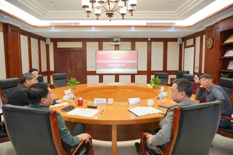 中国医学科学院药用植物研究所刘海波处长莅临我校指导...